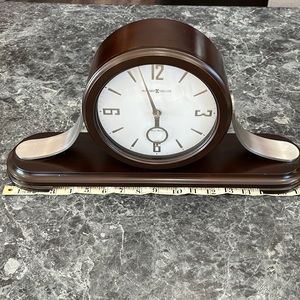 Mantel clock as new